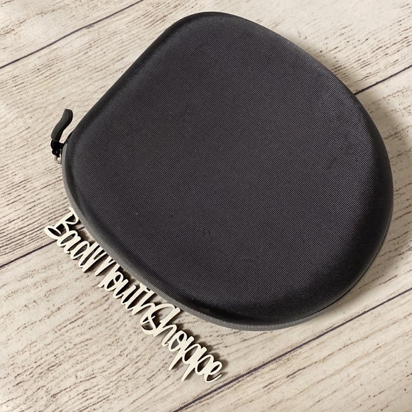 *On Ear Headphones with Microphone and Carrying Storage Case Set in Black - Picture 5 of 6